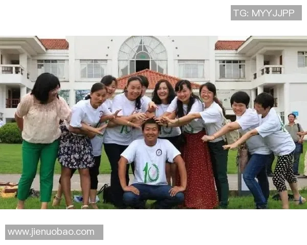 昔日足球明星聚会合影引发热议众人发胖变化令人感慨